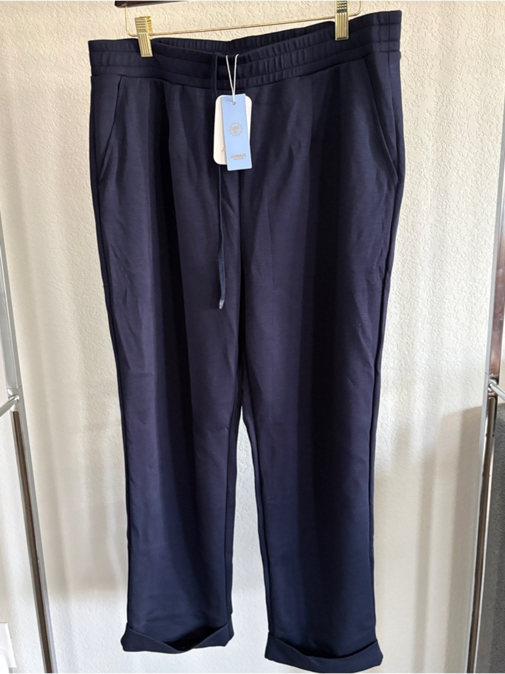 Pull-On Cropped Ankle Pants in Navy